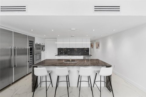 Condo in Miami Beach, Florida, 1 bedroom  № 1703660 - photo 14