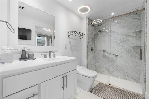 Condo in Miami Beach, Florida, 1 bedroom  № 1703660 - photo 7