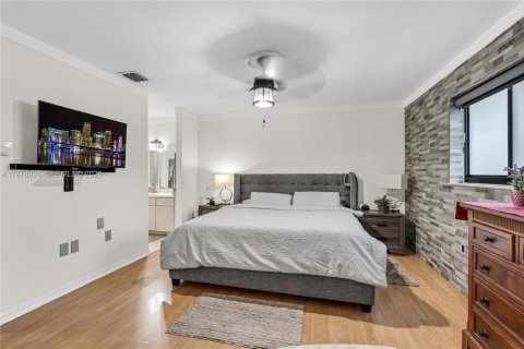 House in Miami, Florida 3 bedrooms, 157.38 sq.m. № 2043112 - photo 21