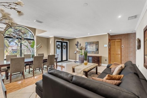 House in Miami, Florida 3 bedrooms, 157.38 sq.m. № 2043112 - photo 7