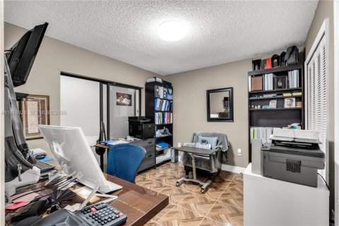 House in Miami, Florida 3 bedrooms, 157.38 sq.m. № 2043112 - photo 27