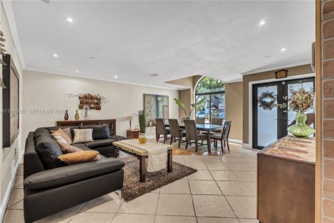 House in Miami, Florida 3 bedrooms, 157.38 sq.m. № 2043112 - photo 6