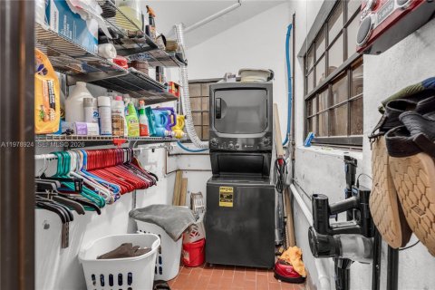 House in Miami, Florida 3 bedrooms, 157.38 sq.m. № 2043112 - photo 30