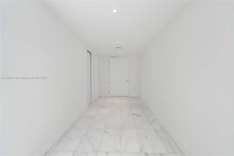 Condo in Miami, Florida, 4 bedrooms  № 1935570 - photo 11