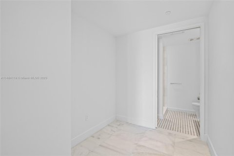 Condo in Miami, Florida, 4 bedrooms  № 1935570 - photo 13