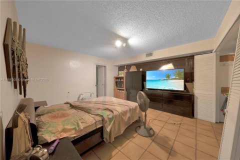 Casa en alquiler en Hialeah, Florida, 1 dormitorio, 264.77 m2 № 1937328 - foto 5