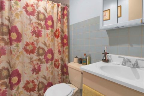 Casa en alquiler en Hialeah, Florida, 1 dormitorio, 264.77 m2 № 1937328 - foto 22