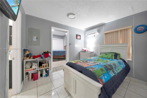 Casa en alquiler en Hialeah, Florida, 1 dormitorio, 264.77 m2 № 1937328 - foto 15