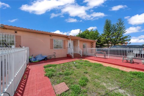 Casa en alquiler en Hialeah, Florida, 1 dormitorio, 264.77 m2 № 1937328 - foto 7