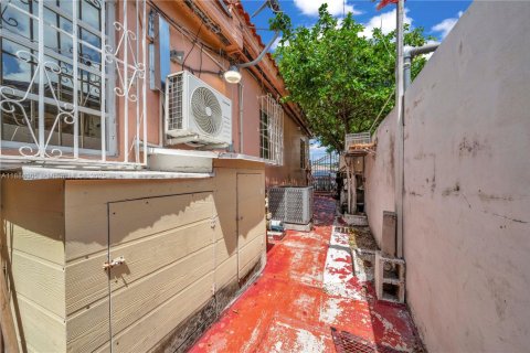 Casa en alquiler en Hialeah, Florida, 1 dormitorio, 264.77 m2 № 1937328 - foto 1