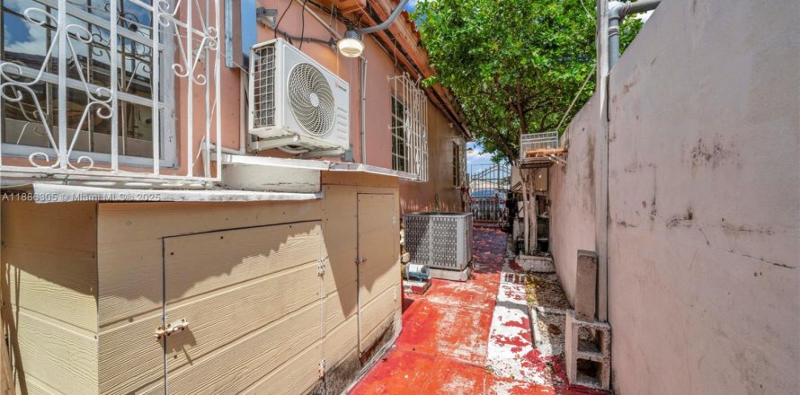 Casa en Hialeah, Florida 1 dormitorio, 264.77 m2 № 1937328