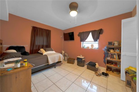 Casa en alquiler en Hialeah, Florida, 1 dormitorio, 264.77 m2 № 1937328 - foto 21