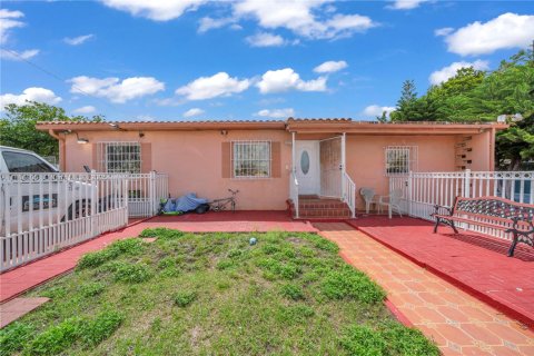 Casa en alquiler en Hialeah, Florida, 1 dormitorio, 264.77 m2 № 1937328 - foto 8