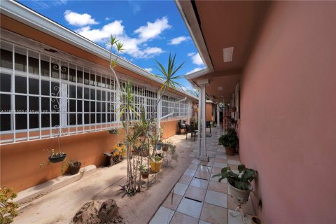 Casa en alquiler en Hialeah, Florida, 1 dormitorio, 264.77 m2 № 1937328 - foto 20