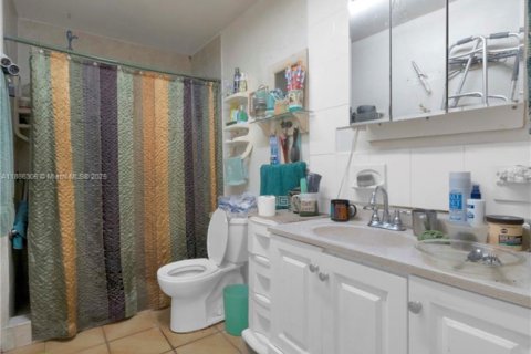 Casa en alquiler en Hialeah, Florida, 1 dormitorio, 264.77 m2 № 1937328 - foto 6