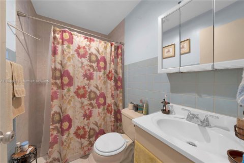 Casa en alquiler en Hialeah, Florida, 1 dormitorio, 264.77 m2 № 1937328 - foto 13