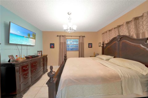 Casa en alquiler en Hialeah, Florida, 1 dormitorio, 264.77 m2 № 1937328 - foto 10
