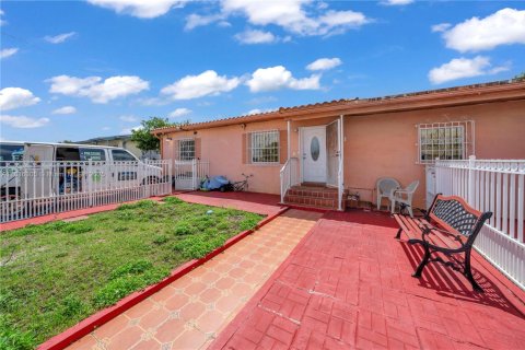 Casa en alquiler en Hialeah, Florida, 1 dormitorio, 264.77 m2 № 1937328 - foto 16