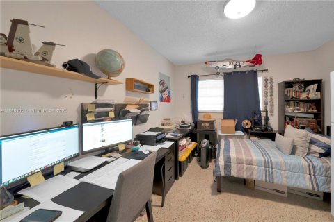 Casa en alquiler en Hialeah, Florida, 1 dormitorio, 264.77 m2 № 1937328 - foto 18