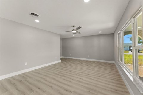 Casa en venta en Saint Petersburg, Florida, 3 dormitorios, 165.18 m2 № 2151540 - foto 6