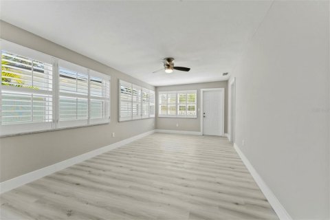 Casa en venta en Saint Petersburg, Florida, 3 dormitorios, 165.18 m2 № 2151540 - foto 15