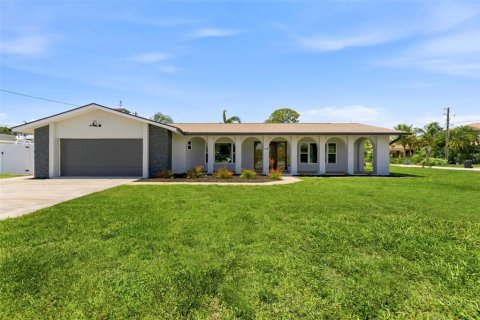 Casa en venta en Saint Petersburg, Florida, 3 dormitorios, 165.18 m2 № 2151540 - foto 2