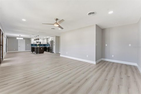 Casa en venta en Saint Petersburg, Florida, 3 dormitorios, 165.18 m2 № 2151540 - foto 8