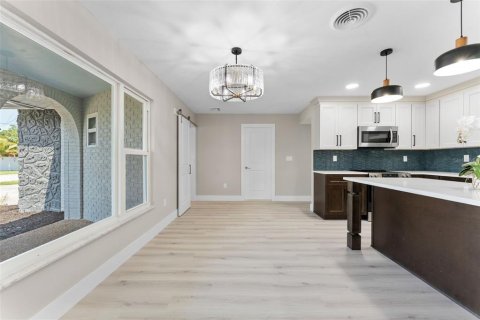 Casa en venta en Saint Petersburg, Florida, 3 dormitorios, 165.18 m2 № 2151540 - foto 14