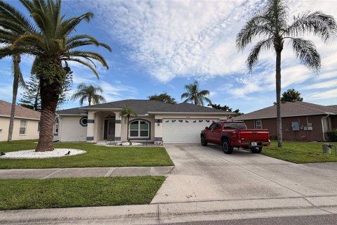 Villa ou maison à louer à Bradenton, Floride: 3 chambres, 179.39 m2 № 2430308 - photo 2