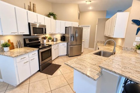 Villa ou maison à louer à Bradenton, Floride: 3 chambres, 179.39 m2 № 2430308 - photo 4