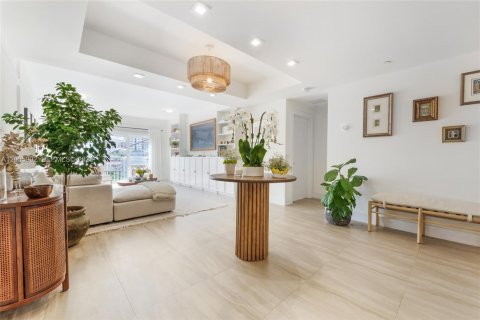 Condominio en venta en Coral Gables, Florida, 2 dormitorios, 139.07 m2 № 2076619 - foto 5