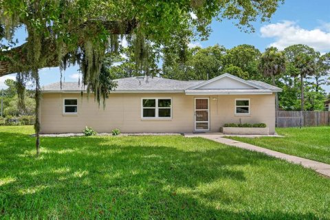 House in Edgewater, Florida 3 bedrooms, 157.93 sq.m. № 2201493