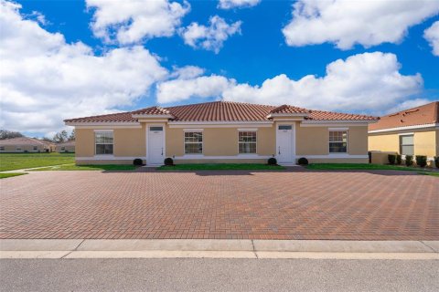 House in Kissimmee, Florida 2 bedrooms, 98.01 sq.m. № 1528079 - photo 1