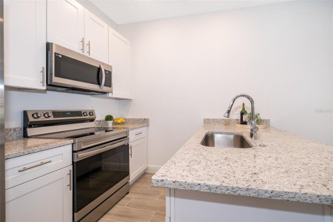 House in Kissimmee, Florida 2 bedrooms, 98.01 sq.m. № 1528079 - photo 5