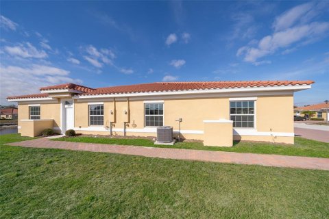 House in Kissimmee, Florida 2 bedrooms, 98.01 sq.m. № 1528079 - photo 11