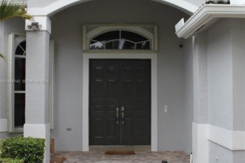 Снять в аренду виллу или дом в Уэстон, Флорида 4 спальни, 252.32м2, № 2066853 - фото 2