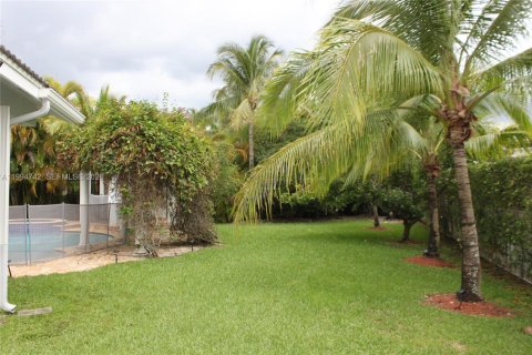 Снять в аренду виллу или дом в Уэстон, Флорида 4 спальни, 252.32м2, № 2066853 - фото 13