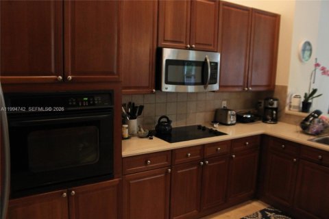 Снять в аренду виллу или дом в Уэстон, Флорида 4 спальни, 252.32м2, № 2066853 - фото 8