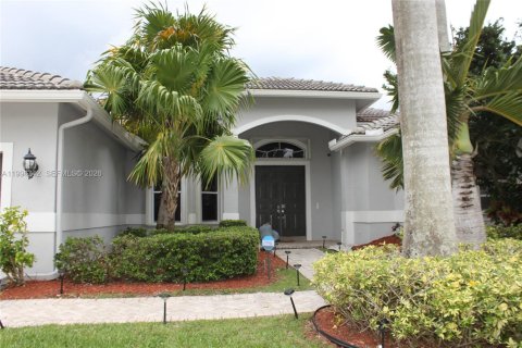 Снять в аренду виллу или дом в Уэстон, Флорида 4 спальни, 252.32м2, № 2066853 - фото 3