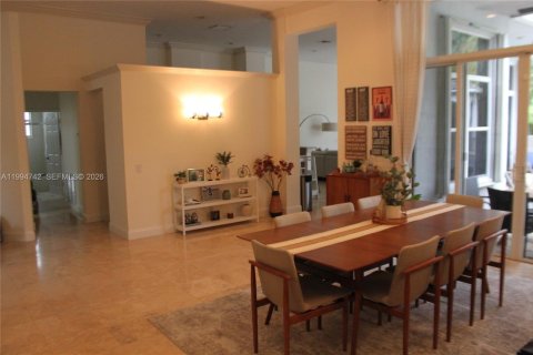 Снять в аренду виллу или дом в Уэстон, Флорида 4 спальни, 252.32м2, № 2066853 - фото 5