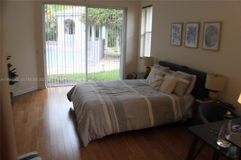 Снять в аренду виллу или дом в Уэстон, Флорида 4 спальни, 252.32м2, № 2066853 - фото 11