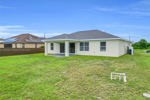House in Cape Coral, Florida 4 bedrooms № 1814454 - photo 6