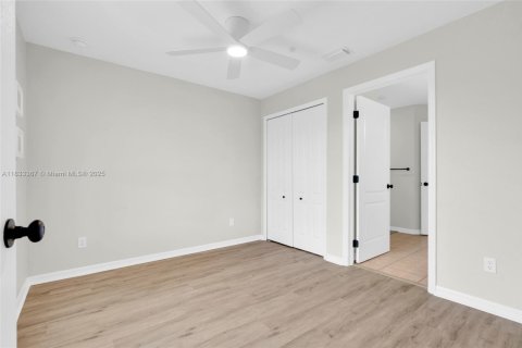 House in Cape Coral, Florida 4 bedrooms № 1814454 - photo 16