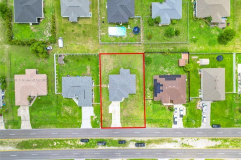 House in Cape Coral, Florida 4 bedrooms № 1814454 - photo 11