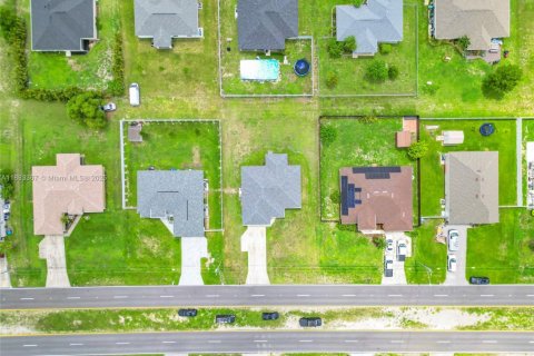 House in Cape Coral, Florida 4 bedrooms № 1814454 - photo 7