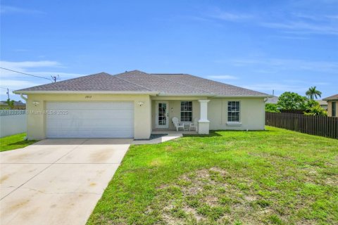 House in Cape Coral, Florida 4 bedrooms № 1814454 - photo 2