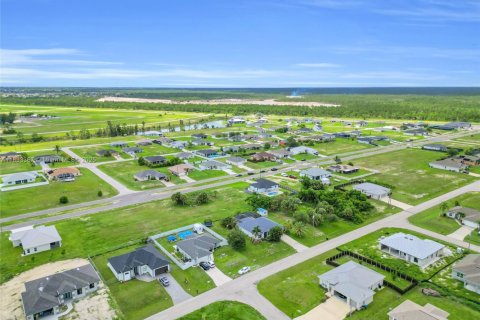 House in Cape Coral, Florida 4 bedrooms № 1814454 - photo 9