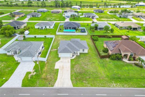House in Cape Coral, Florida 4 bedrooms № 1814454 - photo 10