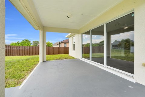 House in Cape Coral, Florida 4 bedrooms № 1814454 - photo 29