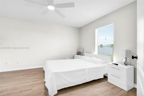 House in Cape Coral, Florida 4 bedrooms № 1814454 - photo 21